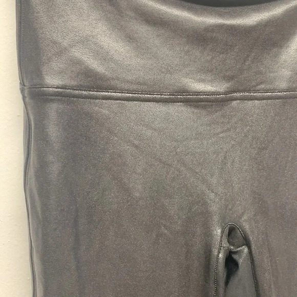 Spanx Faux Leather Moto Vegan Leggings Pants Stretch Shiny Black Size M Medium - Picture 5 of 8